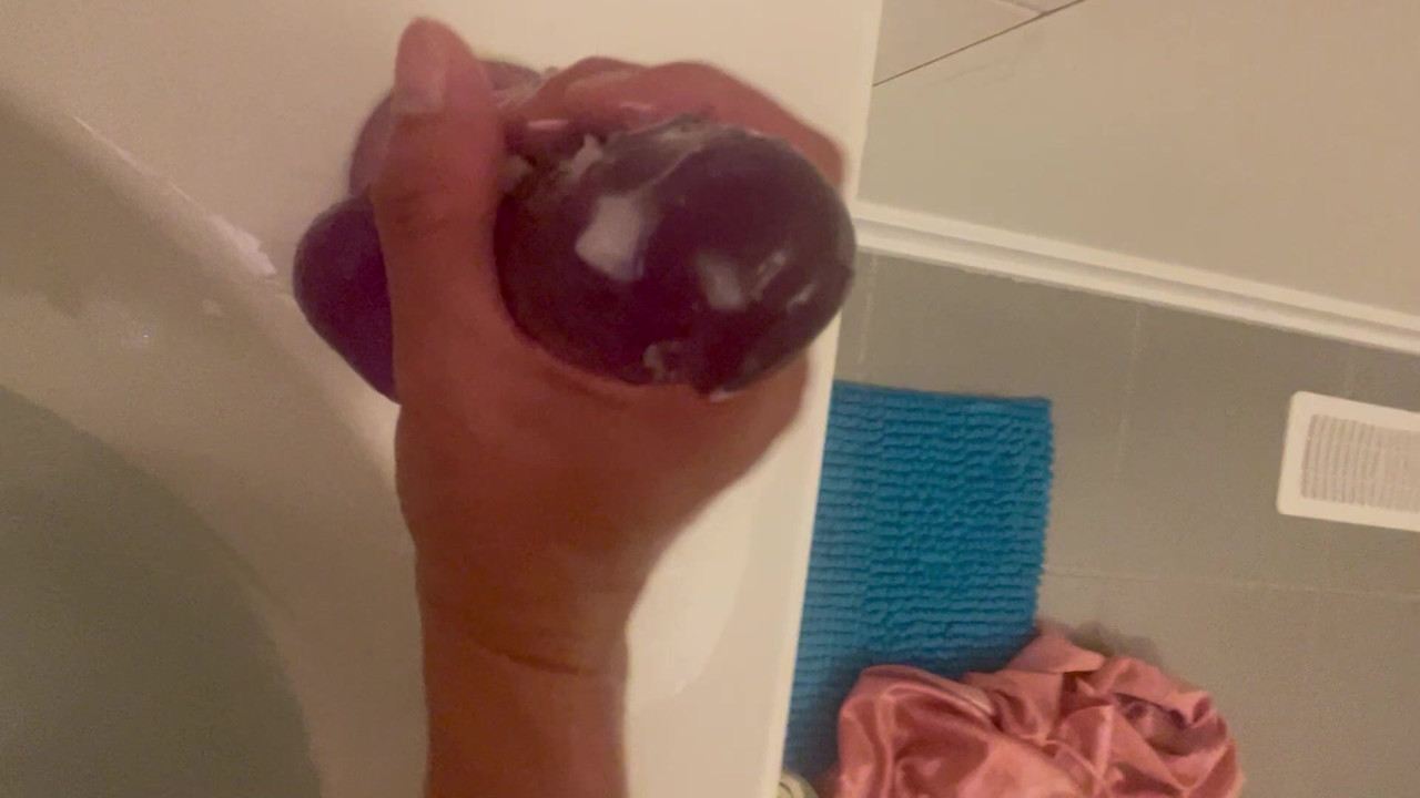 Bubble bath time and riding my suction dildo 💦