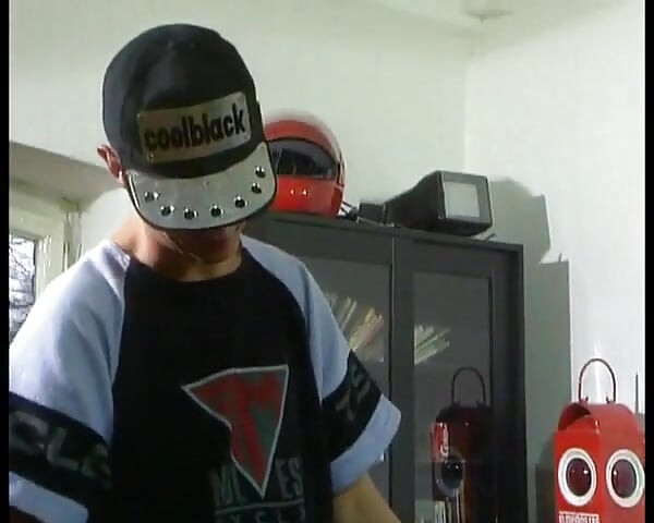 Bunlar sikilmek için dörtlü grup seks yapan Alman hatunlar