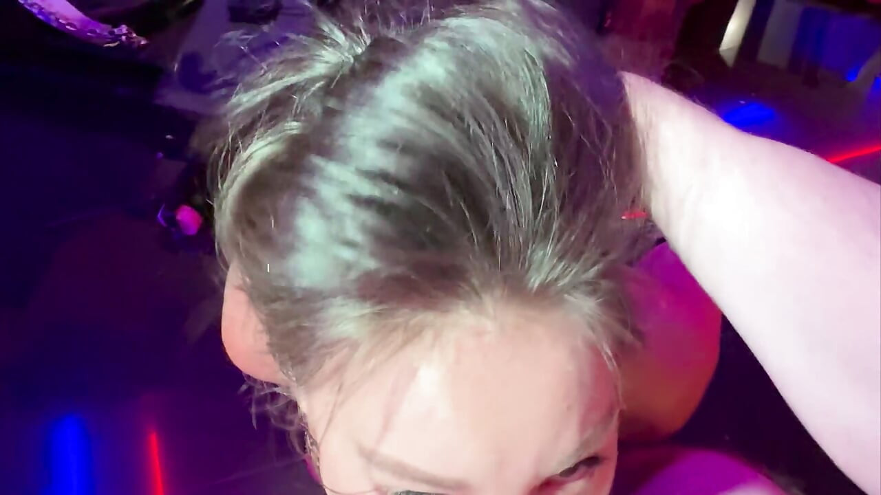 En fans POV dominerer Monika Fox! BDSM hård anal, brutal ansigtskneppning, pissing og cum i munden! Del 2!