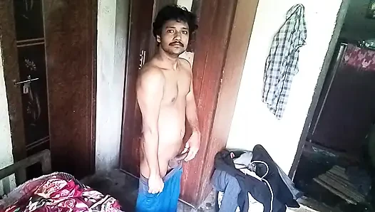 Seksi adam kamerada gösteriyor