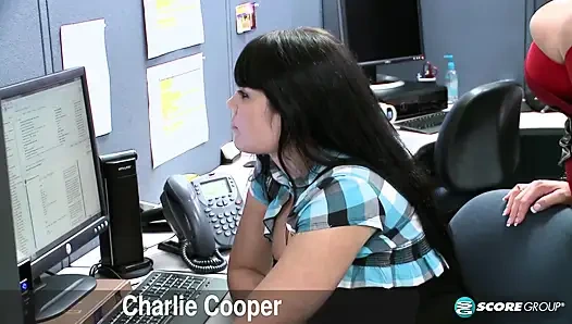 Даже гиков заслуживают женщин с огромными сиськами