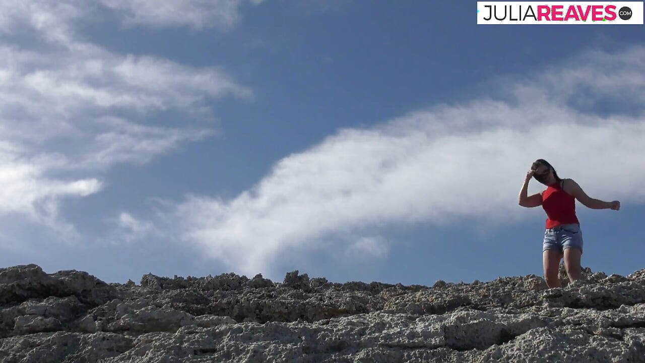 Horny girl masturbates before giving a hand job to a cumshot