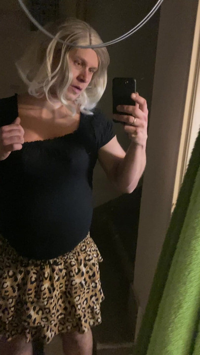 Blonde sissy Cd looks in mirror and satisfy