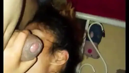 Blowjob yang penuh gairah dari seorang wanita yang tidak setia. Saya jatuh cinta dengan PIN BESAR GURU saya dan saya memberi mereka beberapa LICK LEZAT