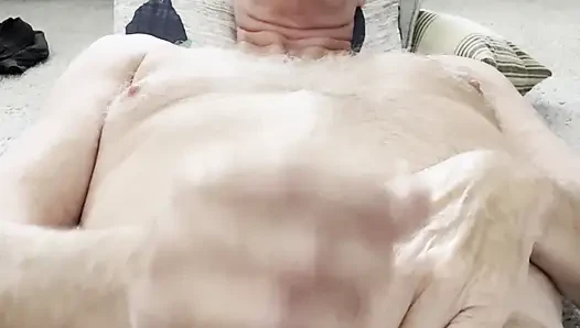 Büyük yarağıyla yerde yalnız