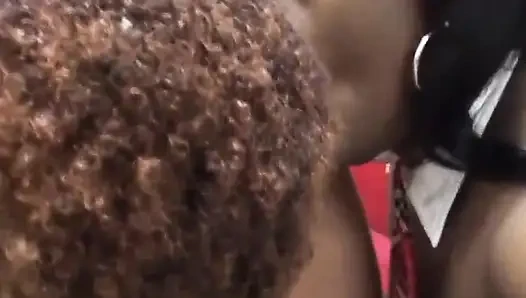 Минет в черно-белом тройничке... сперма в рот