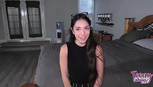 Assistentin madison wird beim masturbieren auf meiner couch erwischt