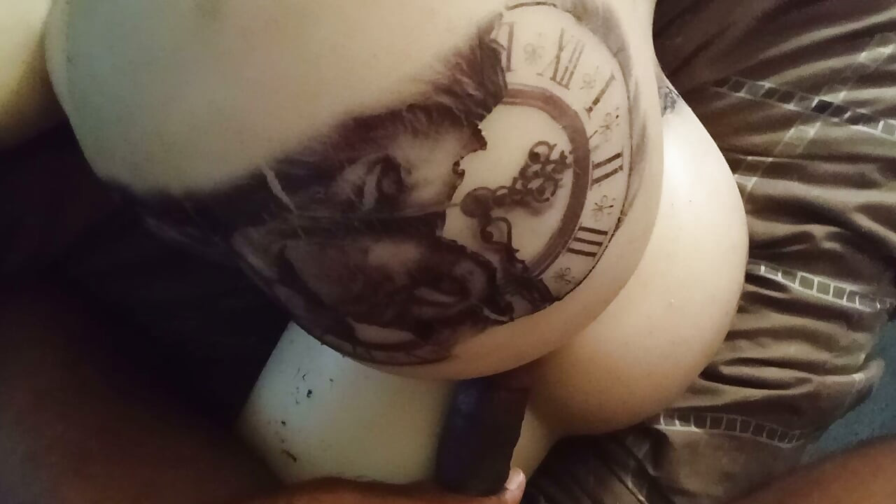 "Booty-Full " מקועקעת, (Asian X Bunnie)... אוהבת את זה בתחת!!