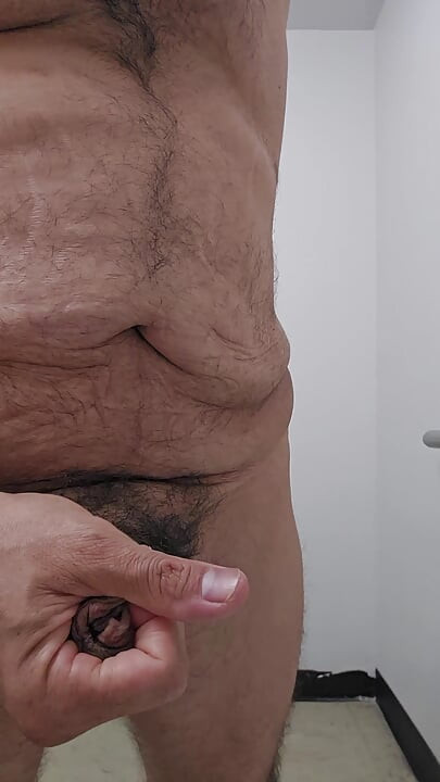 Latino tata u radnom WC-u dok su svi vani na sastanku