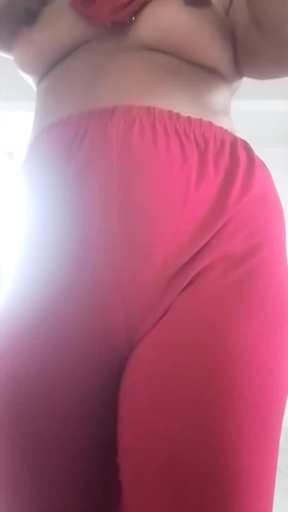 Thrilling moment from "Tamil wife Swetha hot nude show"