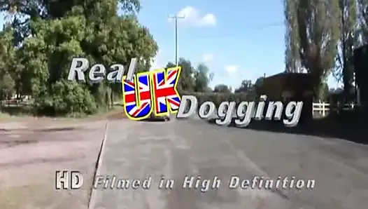 Britânica dogging - adolescente bbw em um estacionamento sendo fodida