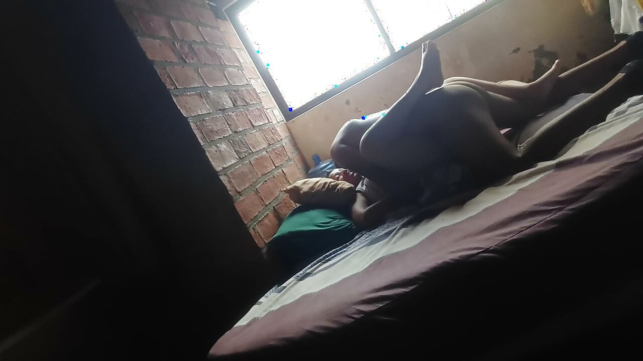 Sou uma puta, eles fodam-me de lado