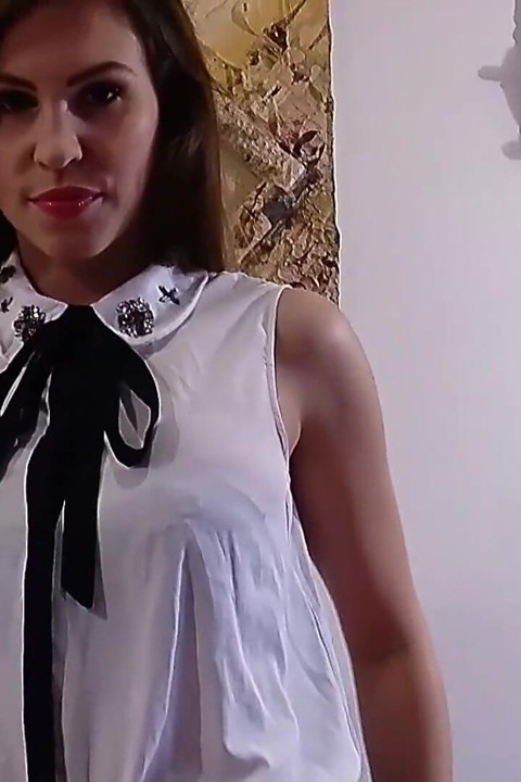 Hatunlar sert sahne istiyor 3_gorgeous at kuyruklu esmer hatun evde tek başına mastürbasyon yapıyor