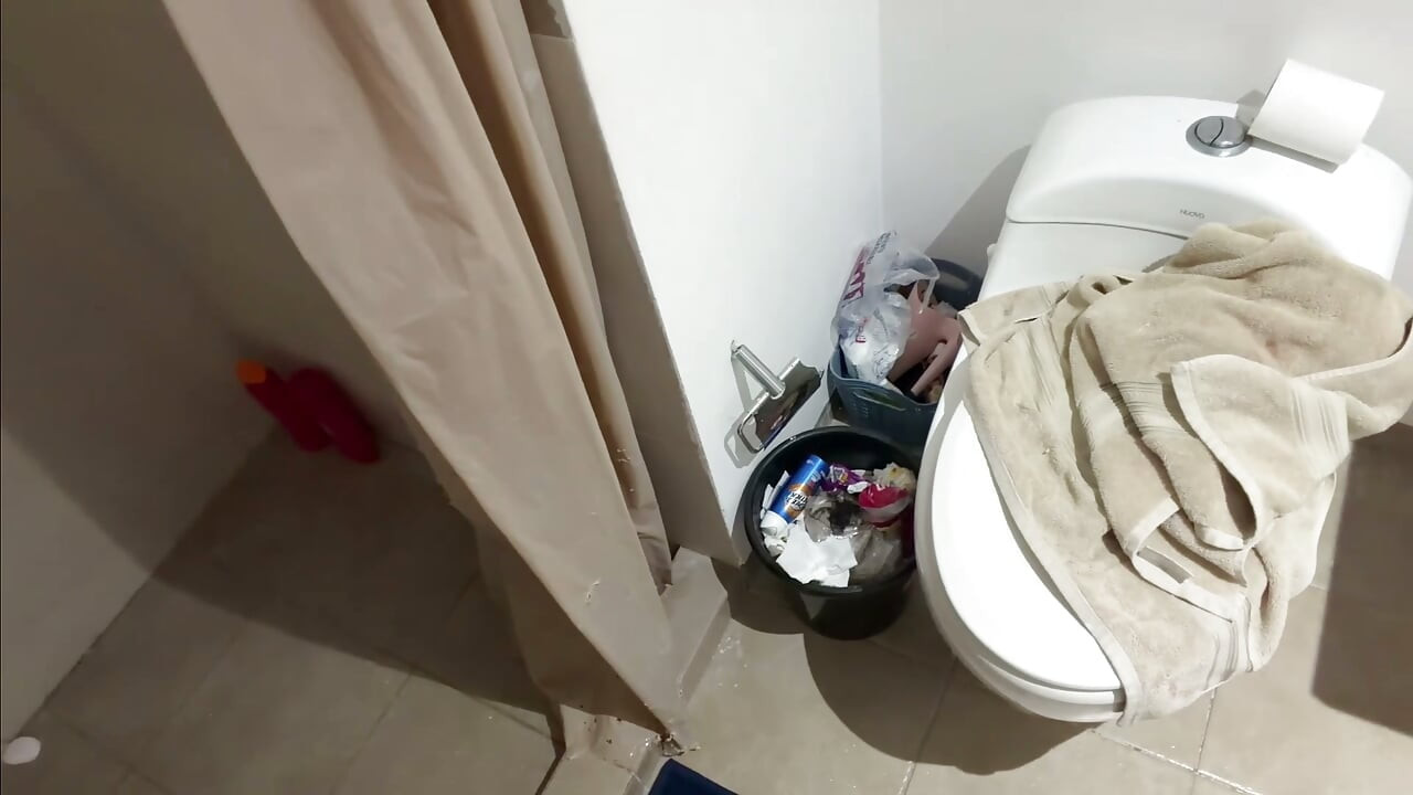 MOJA DEVOJKA SA VELIKOM GUZOM NE DA MI DA ODMORIM KURAC