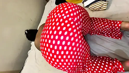 Большая задница как толстая свинья, Египет, горячая пухлая девушка на кровати, она хочет анальный трах от незнакомого мужика