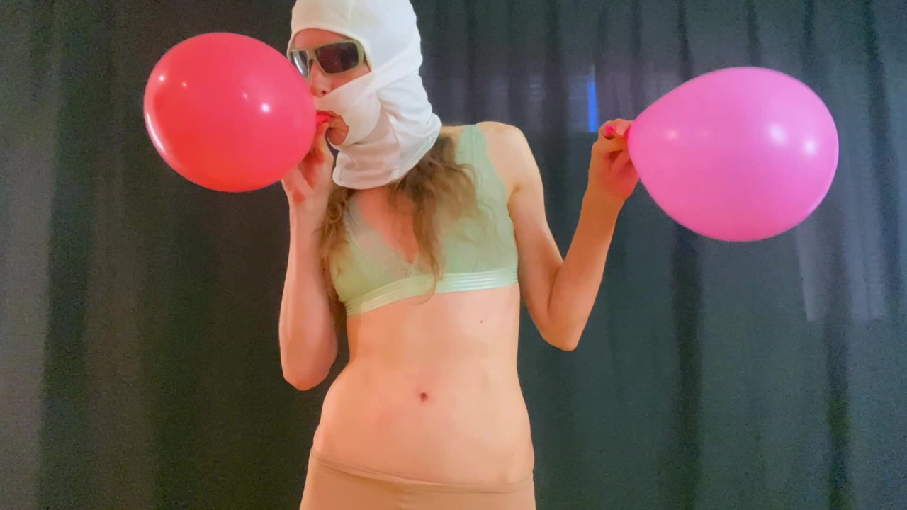 Blowing balloons - Non Pop