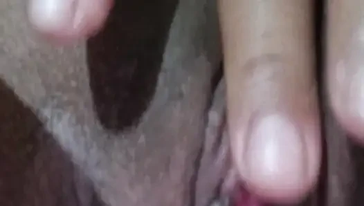 Mädchen masturbiert zum ersten mal