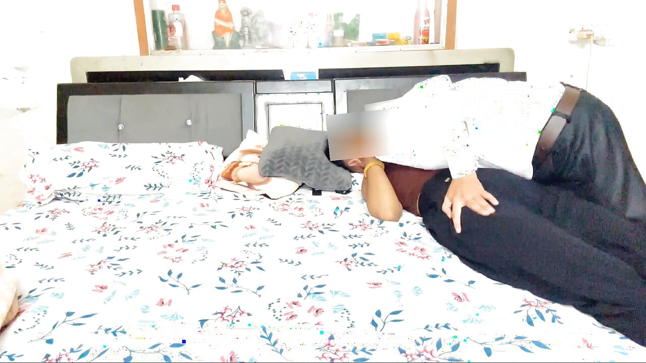 夫の上司は、上司がセックスしたいときにはいつでも私の家に来ます