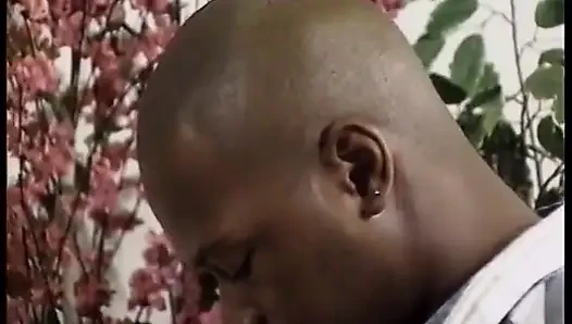 Pelacur semok kulit hitam memeknya dijilat dan nyepong kontol cowok kulit hitam sebelum dientot