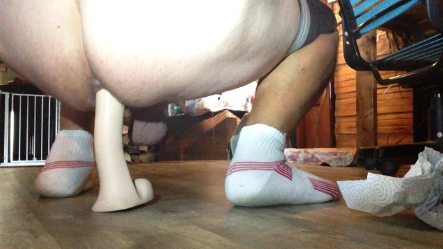 loose hole taking big dildo up the ass