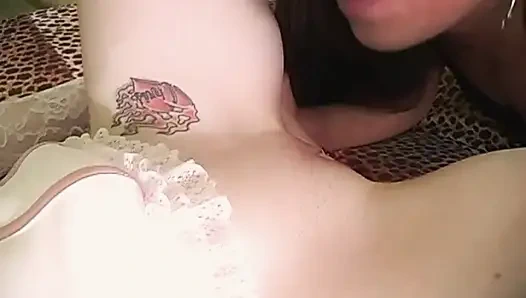 Islak amcıklı bir lezbiyen
