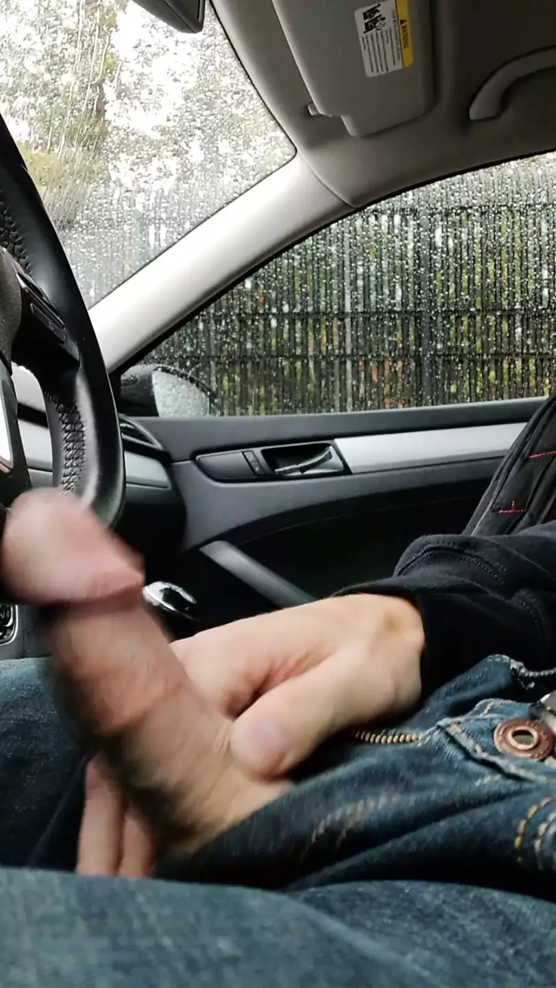 Tanto semen haciendo que mi mano gotee en el auto dmvtoylover
