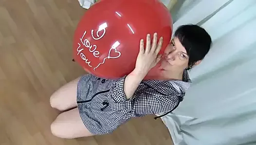 Estourando o balão vermelho - fetiche looner com yvette costeau