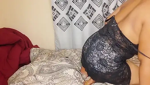 Lika пытается сквиртовать