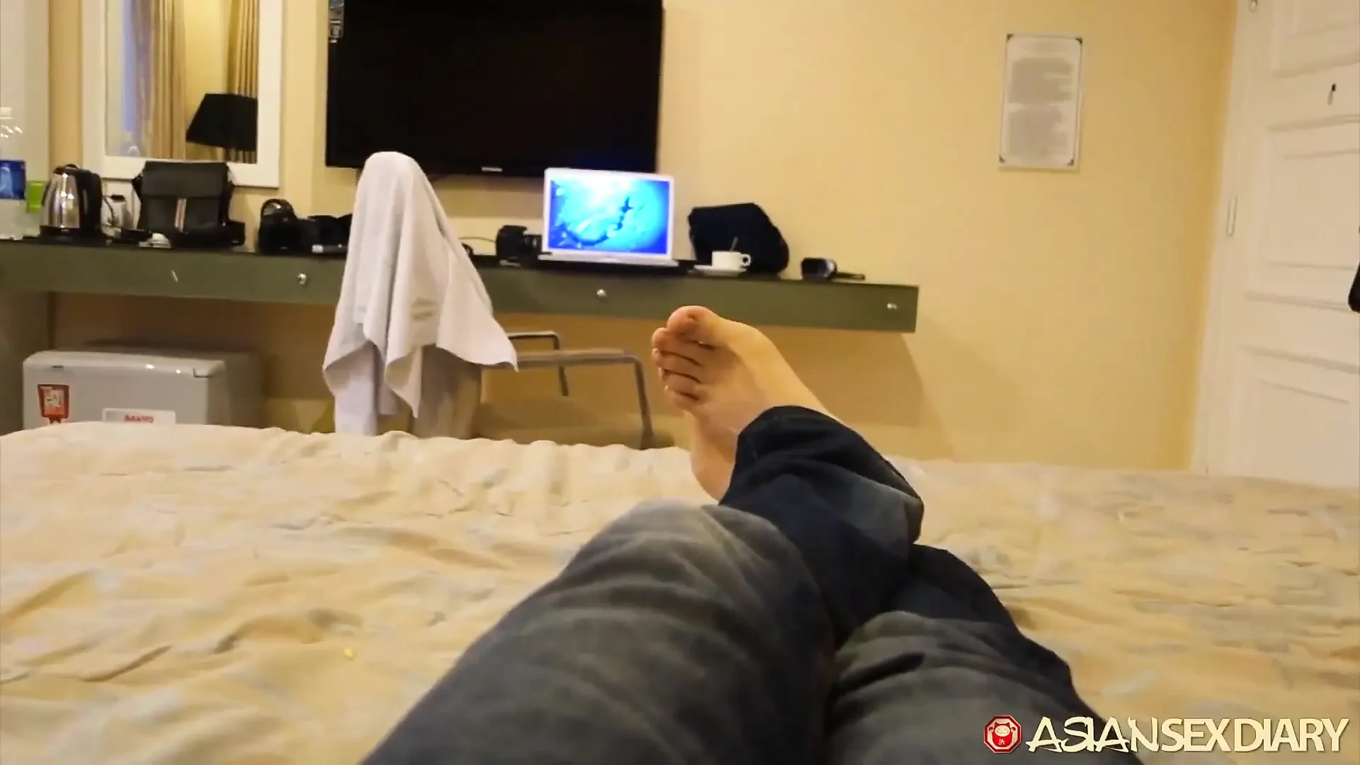 Hairy Pussy Filipina Teen Loves to Fuck Strangers