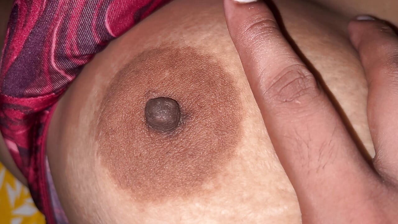 Dasi bhabi boobs pressing heard - Indian Bhabi boobs pressing -  Boudi dudh chapa
