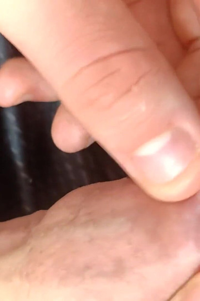 タイトな包皮大きなチンポプレイ - 私のカットされていない包皮包茎のチンポで遊ぶ