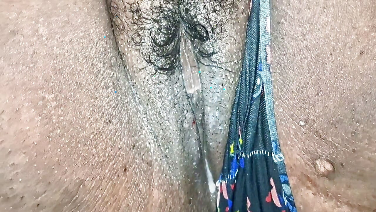 Breakfast fucking the hairy pussy of the curvy evangelical daa while my wife works.