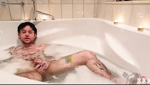 Tattooed Ftm in the Bath! Pink Pussy XXX Skips Lets You Watch