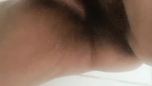 Üvey anne fışkırtarak gerçekten güzel bir orgazm yaşıyor