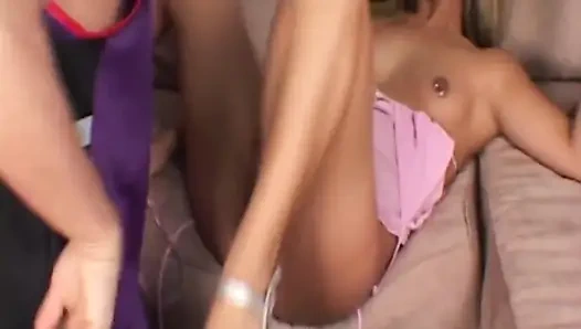 Ihr Orgasmus Schießt Aus Ihrer Möse