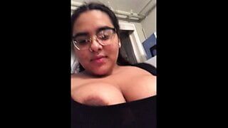 Gruesa gruesa latina nerd video selfie