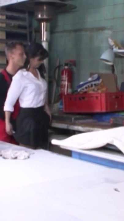 Jaw-dropping moment from "Die Notgeile Sekretaerin in der Fleischer Werkstatt vernascht"