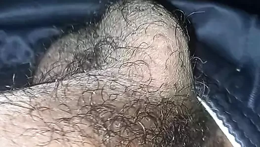 Sikimin üstüne oturup taşaklarımı emmek isteyen olgun adam