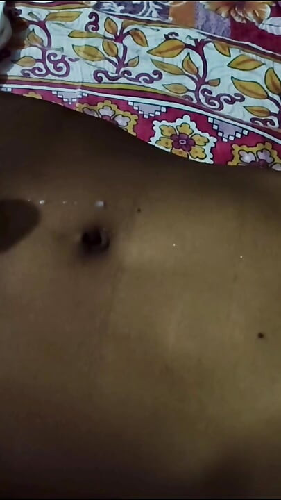 Apna bhabhi ko ghar me bolay pore rate chodaiy kiya