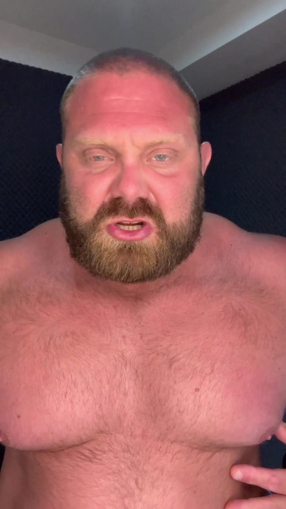 Muscle Ddy Catches You Perving