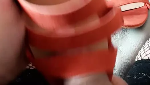 Lanet karısının yeni ayakkabısı (cum yok)