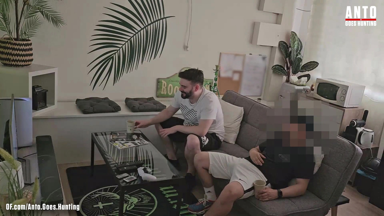 我的直男朋友“chris”（他以前发现我在撸管）上一次问我，并给我惊喜