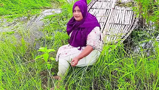 Chubby Desi Outdoor Village Aunty Homemade Chudai Video