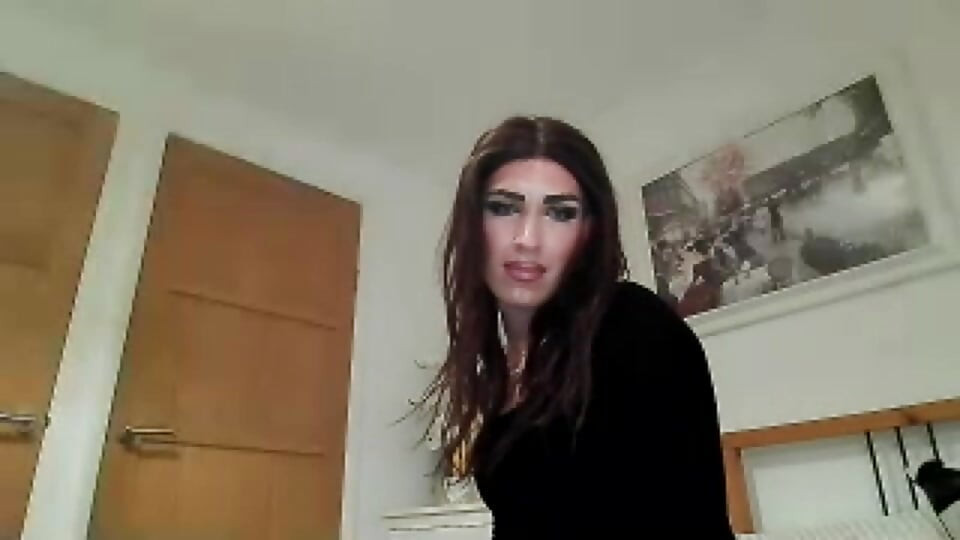 Crossdresser in tights and panties on cam