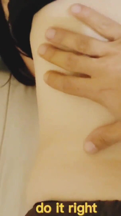 「義理の息子の部屋を掃除しに行ったら、彼は私にマッサージをしてくれて大喜びだった」からのスリリングな瞬間