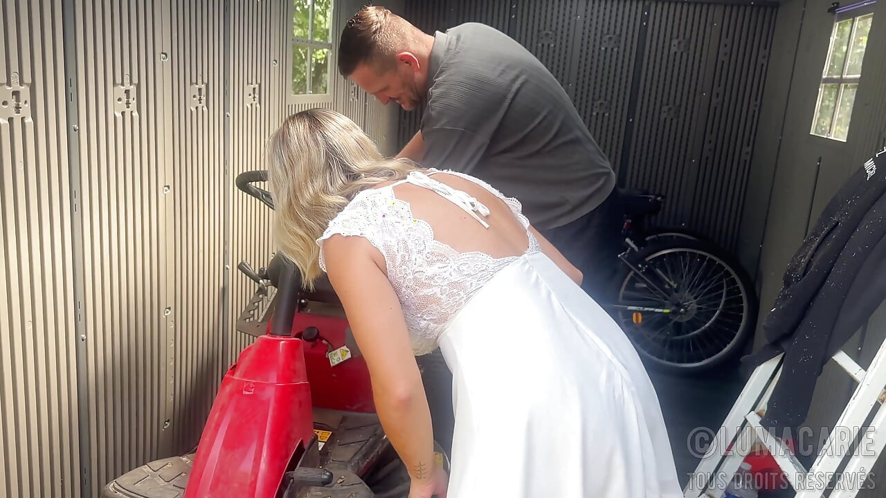 亚尼克·沙夫特 （Yanick Shaft） 为玛丽·卢马卡里 （Marie Lumacarie） 扮演园丁