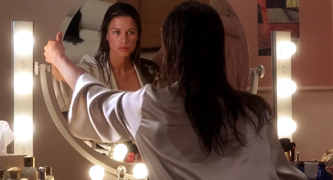 Rhona Mitra - 空心男人（2000）