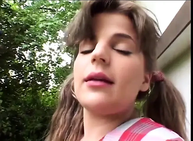 Hot teen with amazing ass gives a juicy blowjob