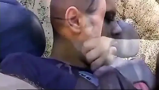 Cewek hot rambut cokelat lagi asik khusus penumpangnya