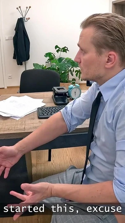 Mora se videti trenutak od "LOAN4K. Tajni seks između droljaste šefice i njenog nestašnog menadžera na kancelarijskom stolu"